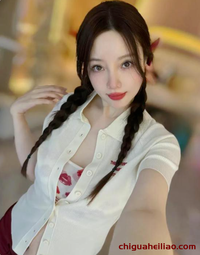 李小璐写真大胆演绎:43岁依旧如蜜桃般甜美