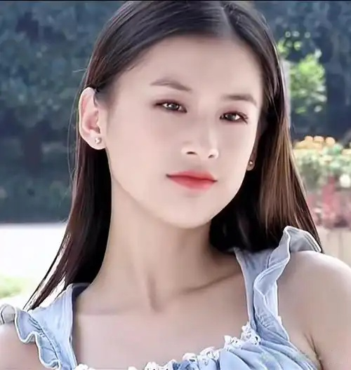 黄圣依早年照片美翻天,刘亦菲般的美貌