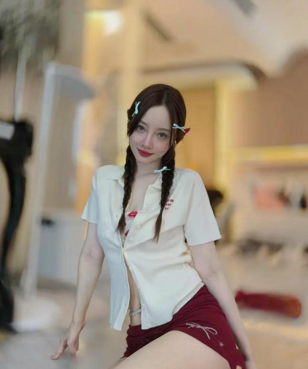 李小璐写真大胆演绎:43岁依旧如蜜桃般甜美