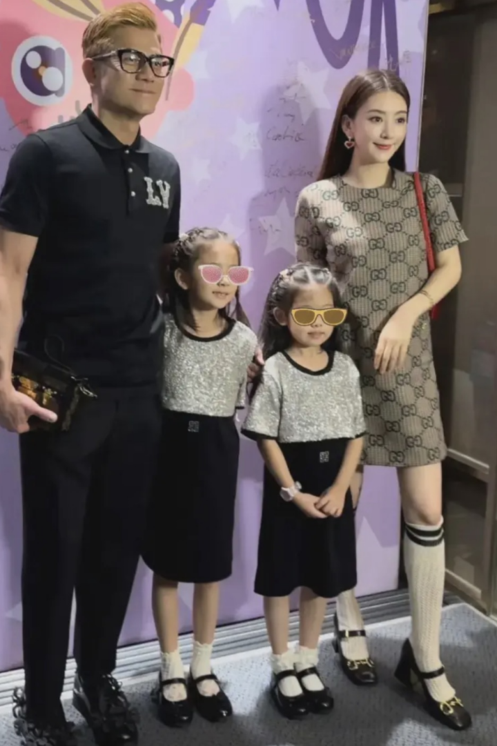 郭富城庆生照曝光，方媛裙装显高贵气质